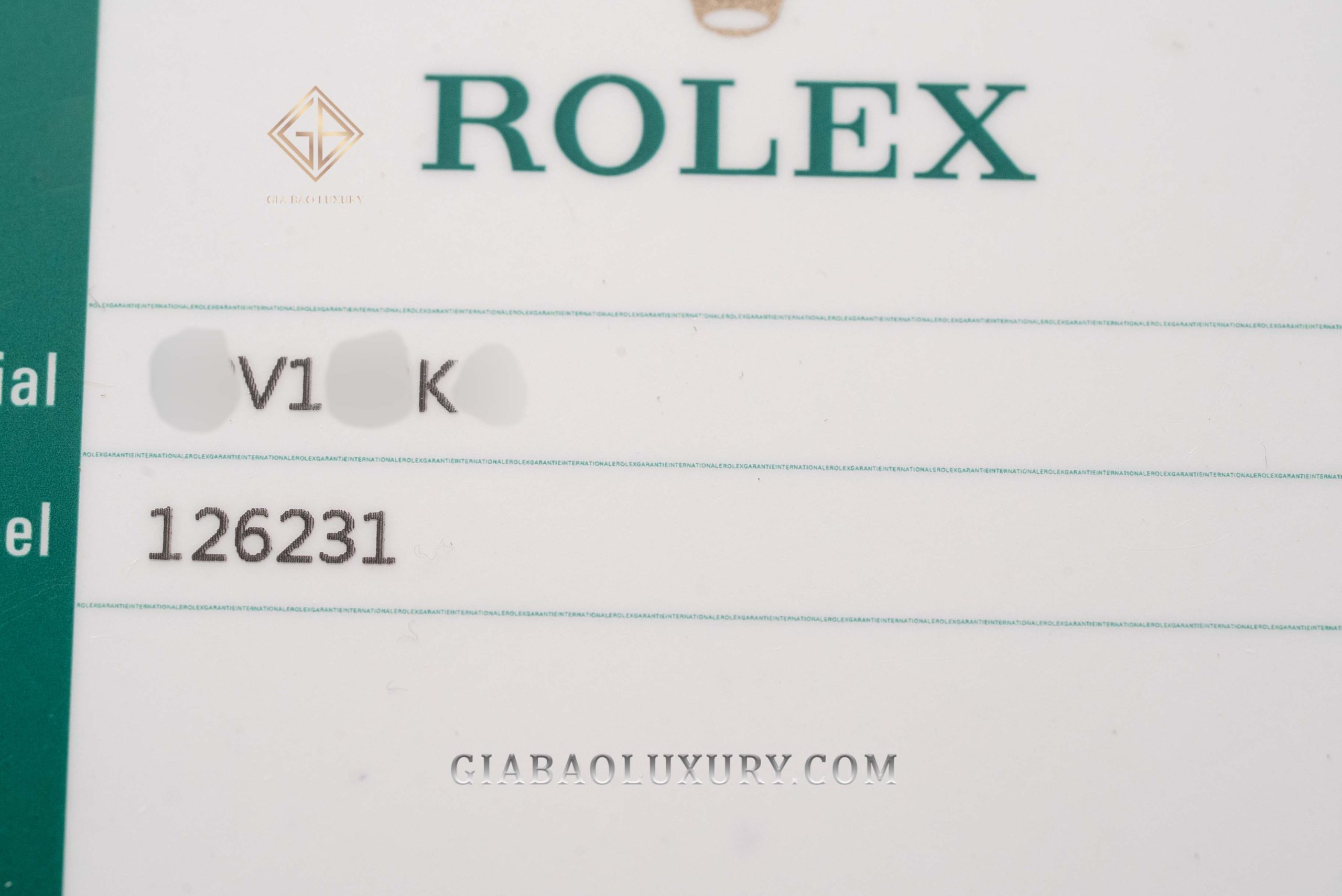 Thẻ bảo hành Rolex xanh trắng với một phần serial đã được che