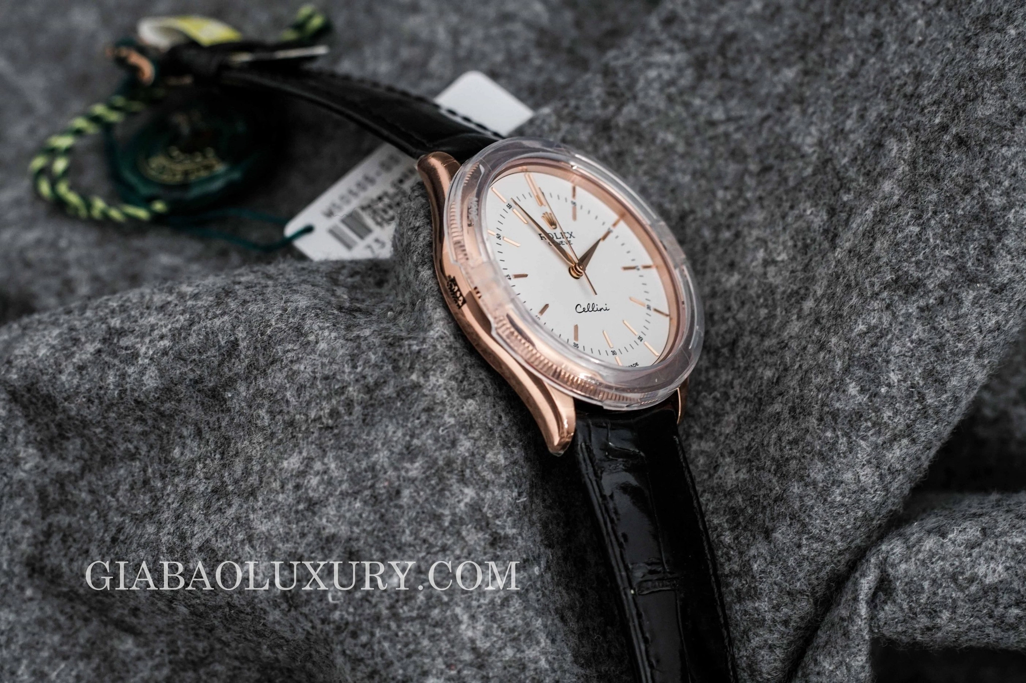 Cận cảnh Rolex Cellini Time 50505 Everose và dây da