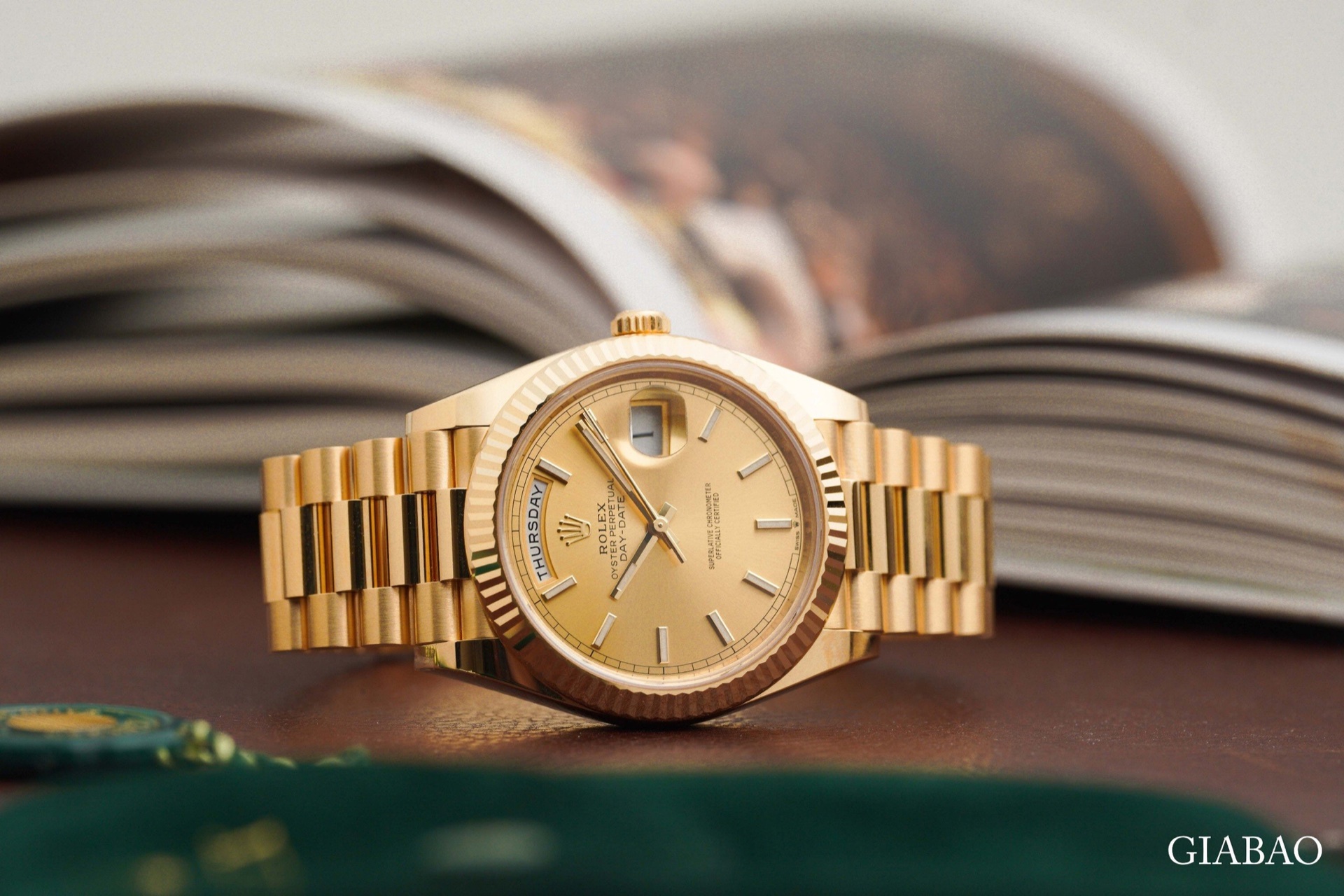 Rolex Day-Date 40 reference 228238 vàng vàng mặt champagne, ảnh Gia Bảo