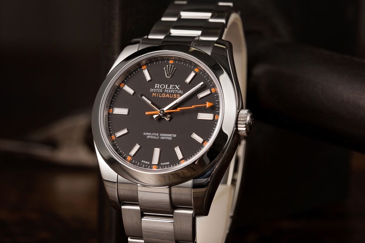 Rolex Milgauss 116400 mặt đen kính sapphire trong