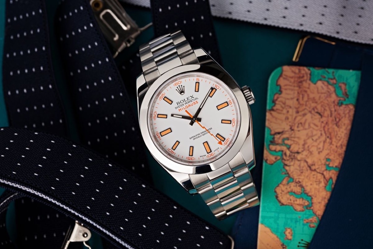 Rolex Milgauss 116400 mặt trắng với cọc màu cam