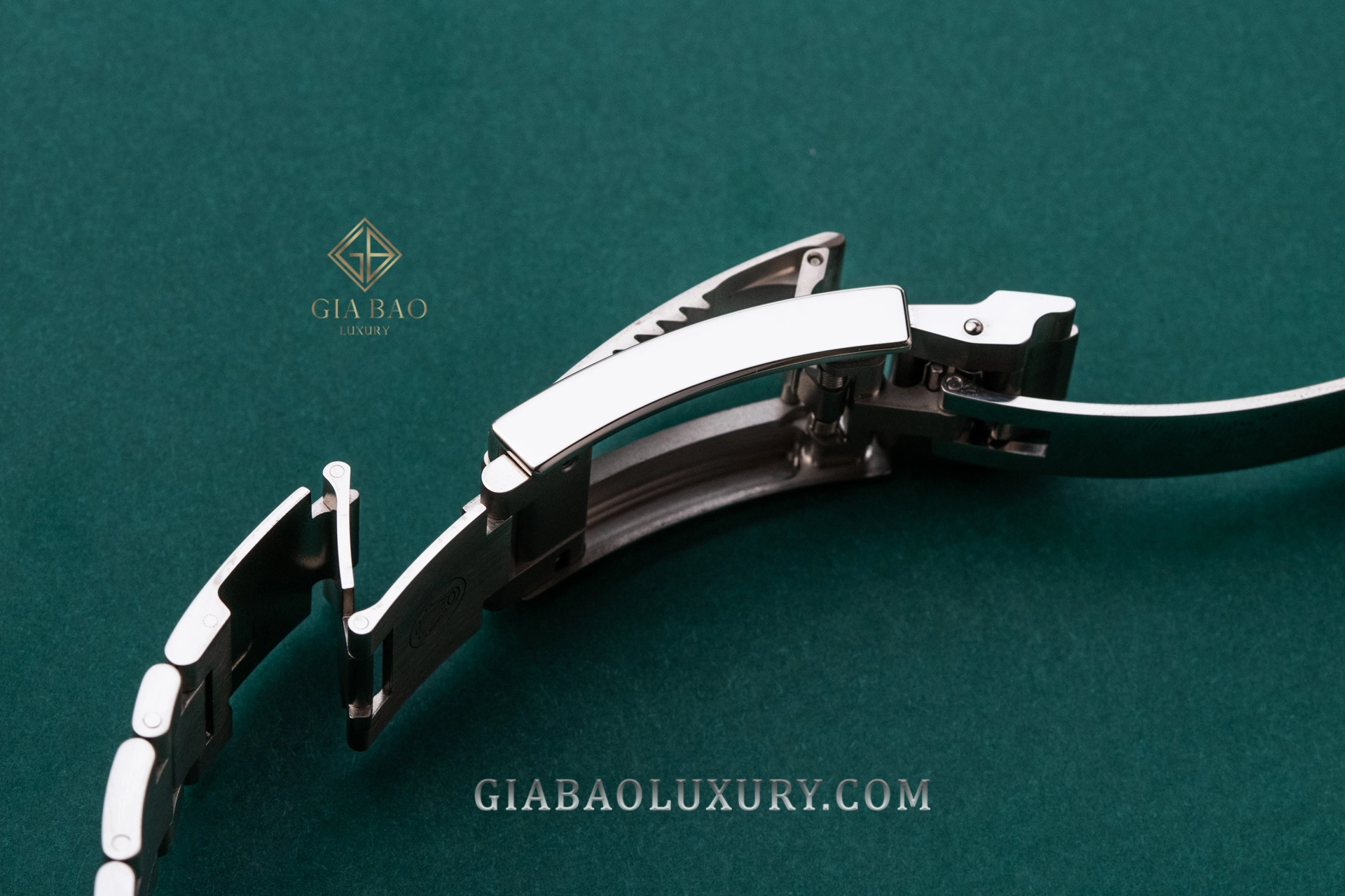Cơ chế khóa Glidelock Rolex Deepsea 126660 tại Gia Bảo