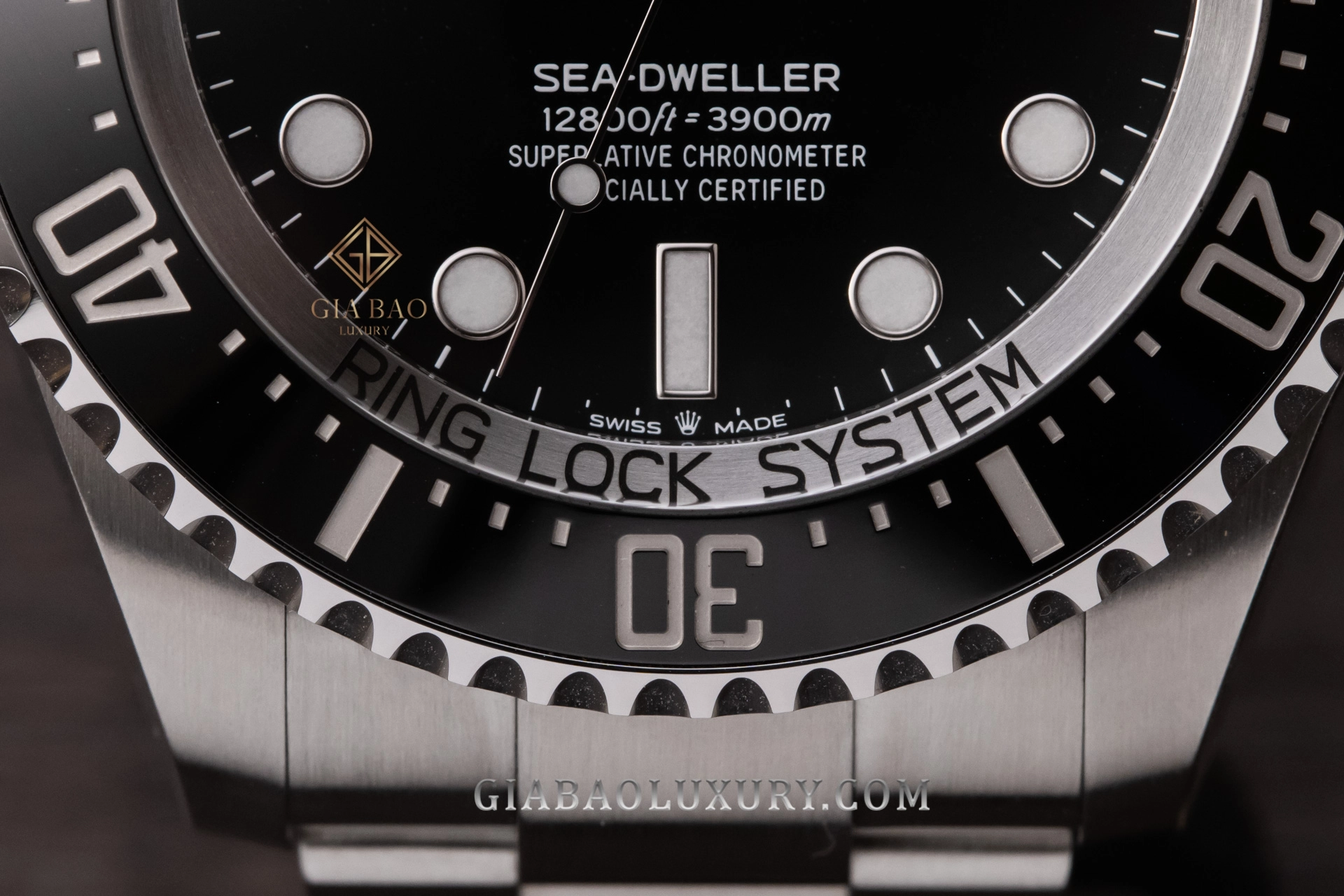 Cận cảnh Ringlock System Rolex Deepsea 126660 tại Gia Bảo