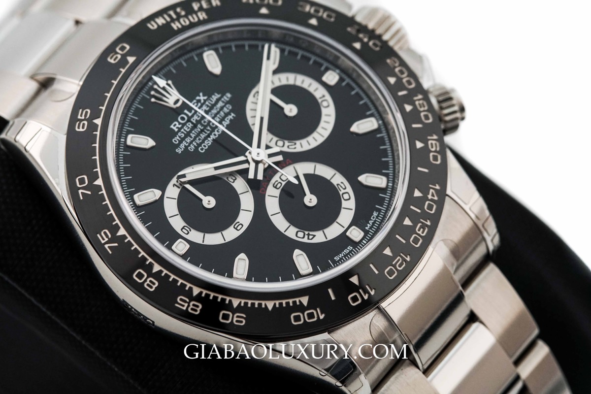 Chi tiết vỏ và núm Rolex trong ảnh tư liệu Gia Bảo