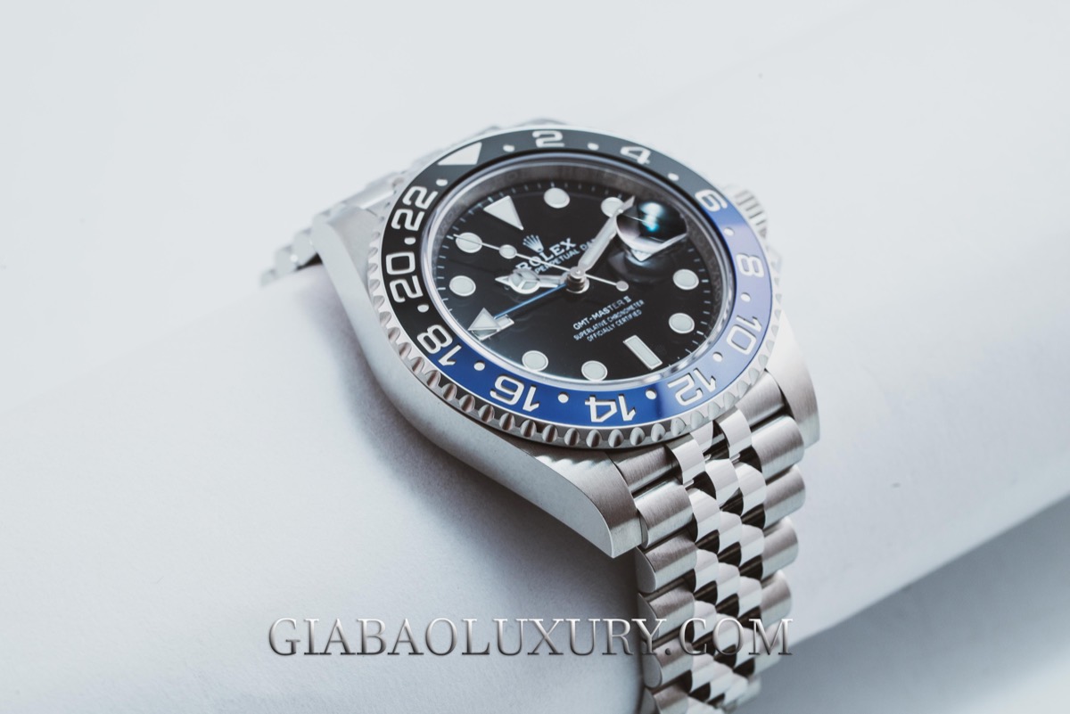 Rolex GMT-Master II chụp cận mặt số và dây Jubilee