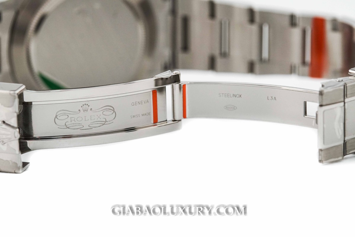 Khóa và dây Oyster của Rolex Daytona trong ảnh Gia Bảo