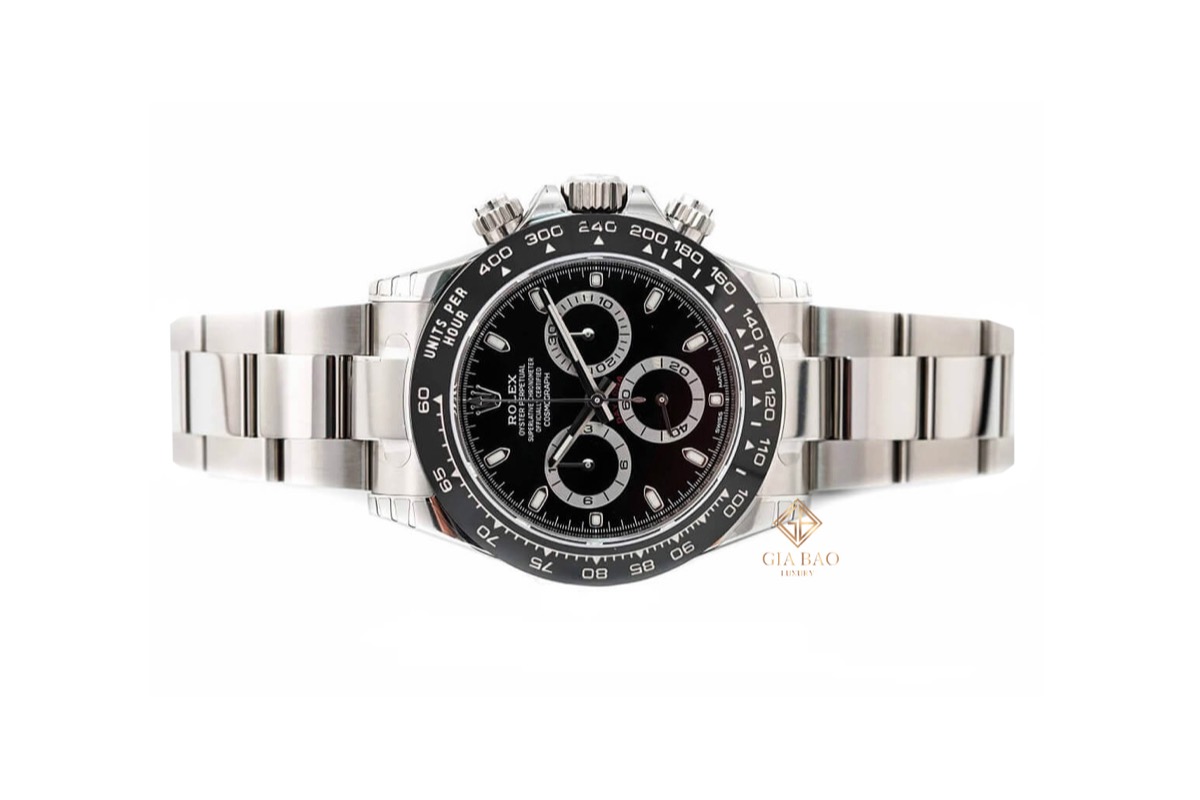 Rolex Daytona 116500LN nhìn thẳng mặt số và dây Oyster
