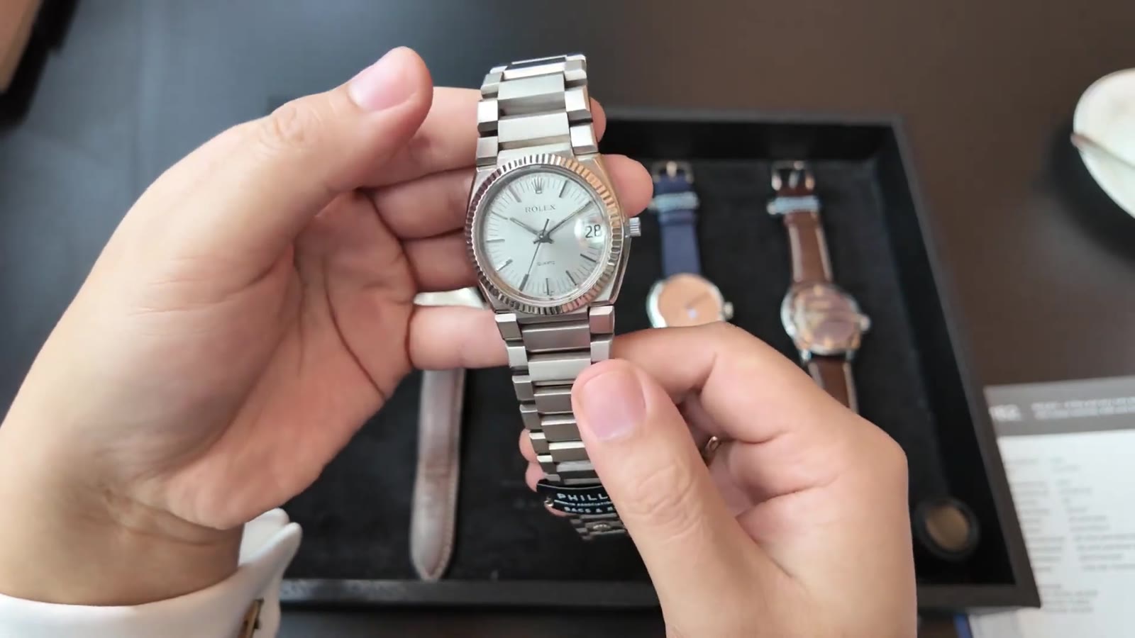 Rolex 5100 Beta 21 với dây tích hợp trong video Gia Bảo