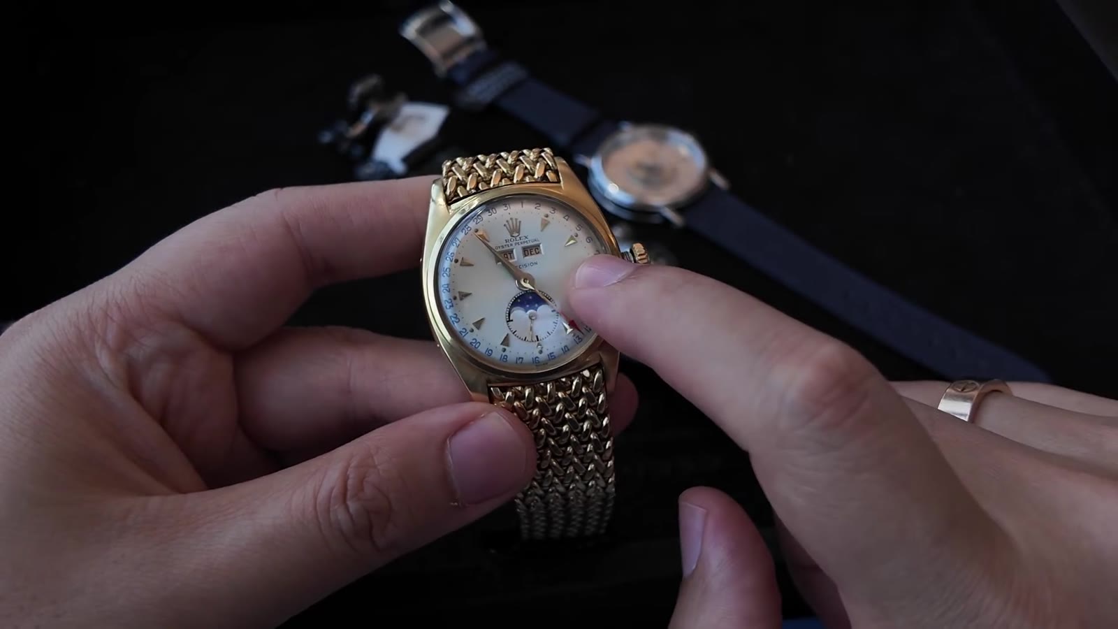 Rolex 6062 mặt số lịch ba chức năng trong video Gia Bảo
