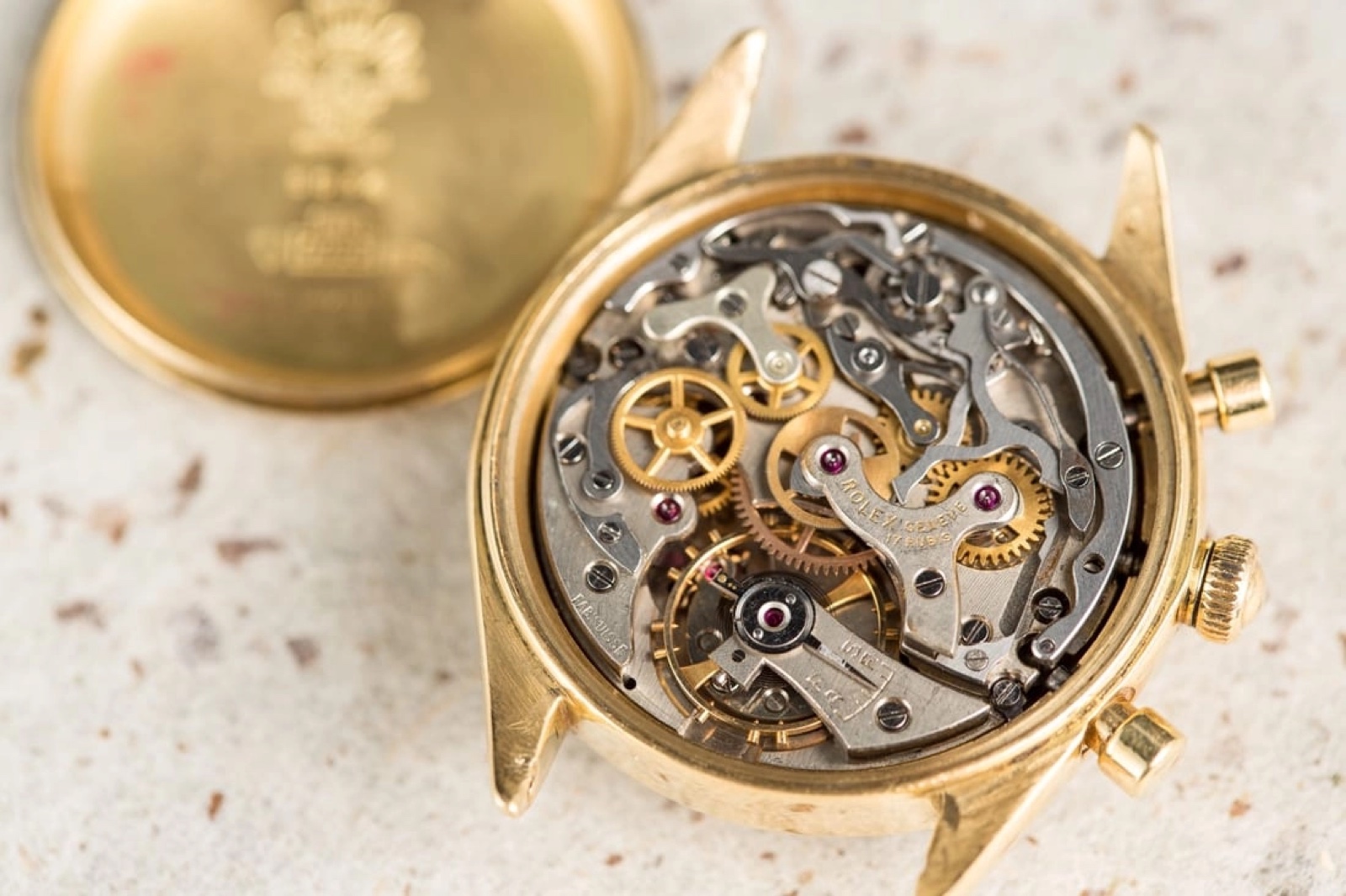 Bộ máy chronograph Rolex Daytona lên dây tay trong tư liệu Gia Bảo